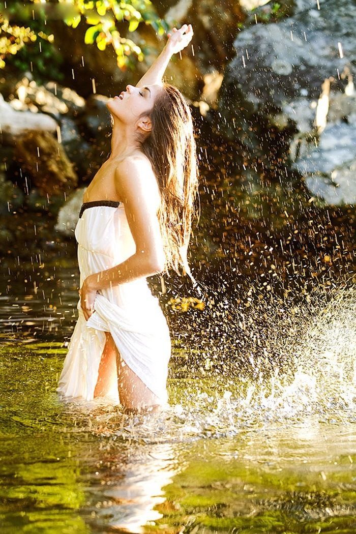 Marie Avgeropoulos in San Pedro Sula