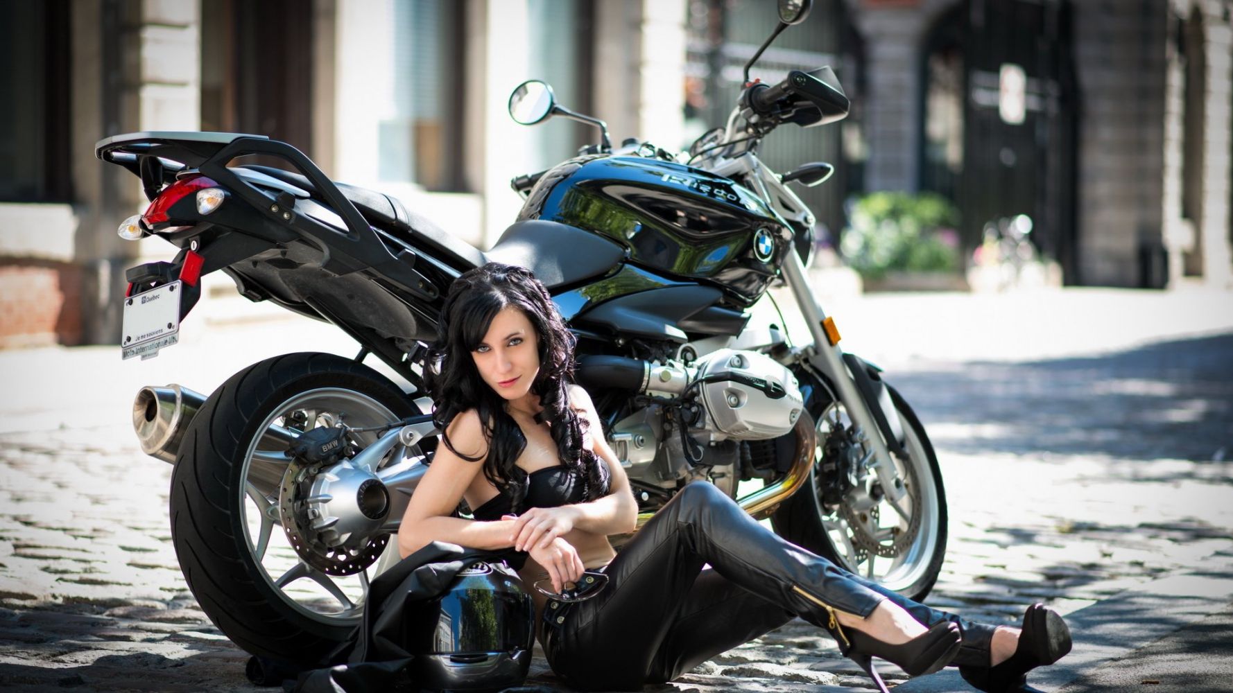 European women on bikes in San Pedro Sula