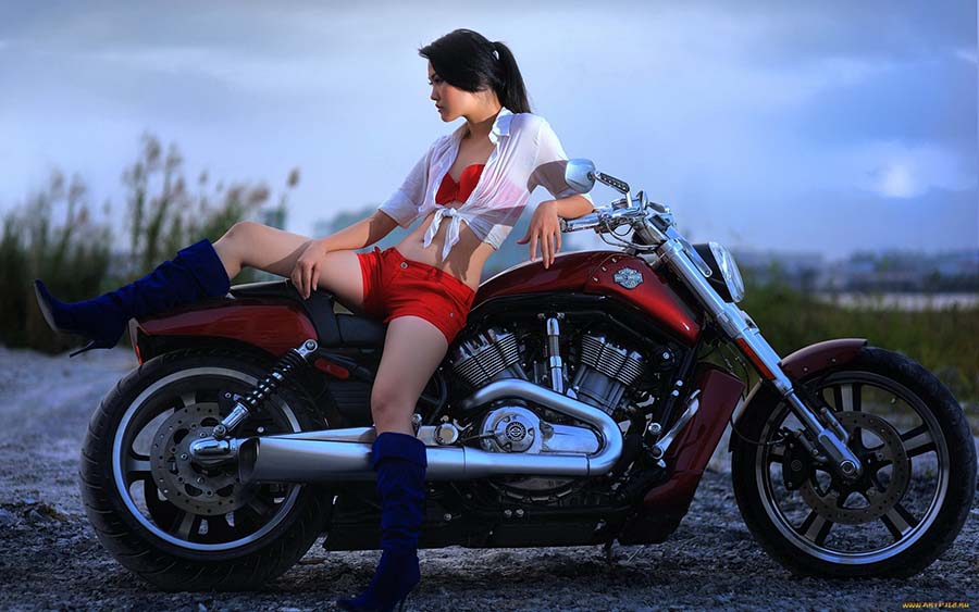 Beautiful girls and motorcycles in San Pedro Sula